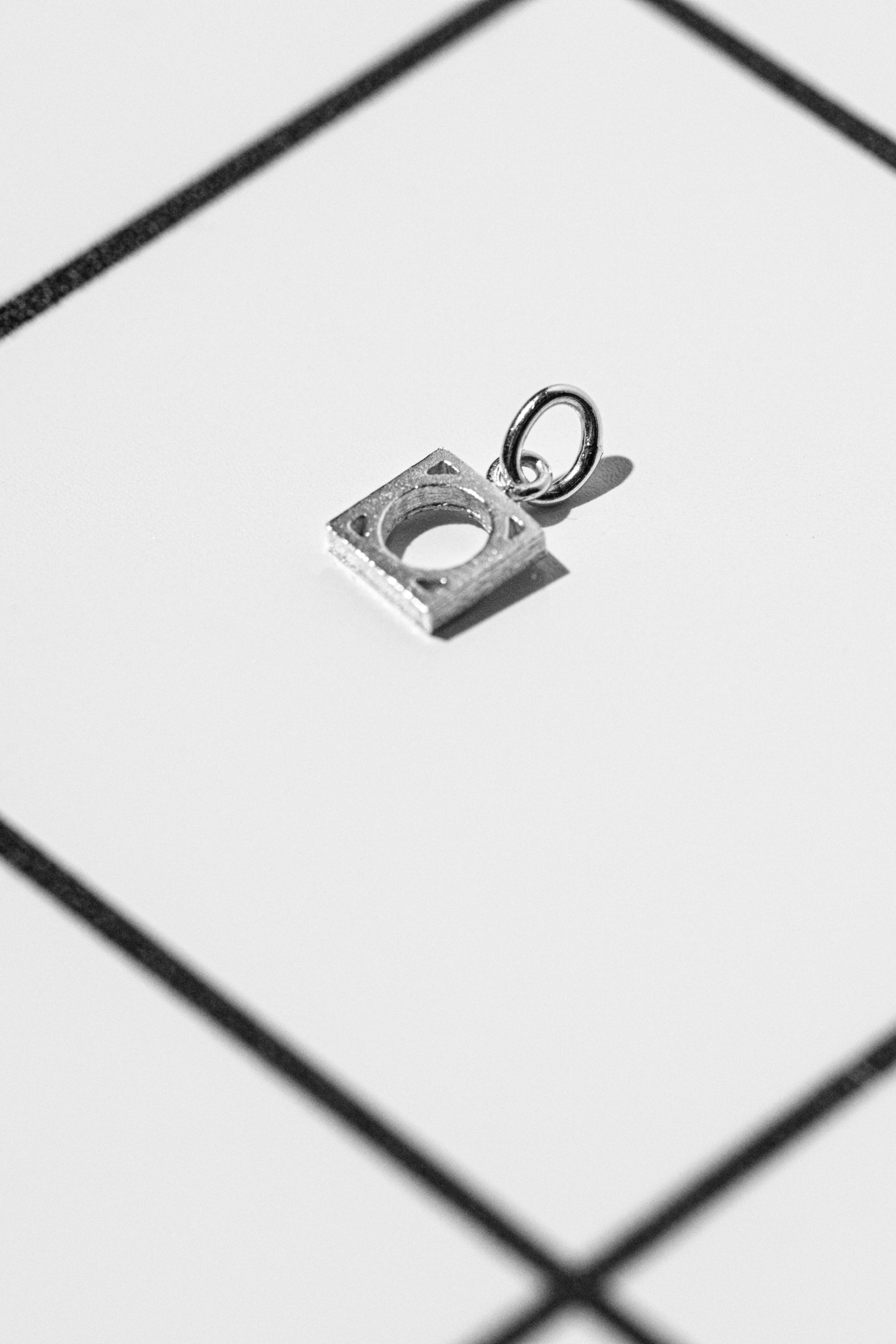 Arven Pendant 18K White Gold