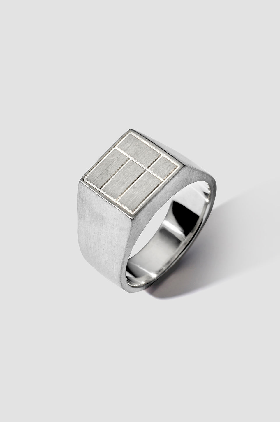 LVK Alphabet Ring 02 18K White Gold