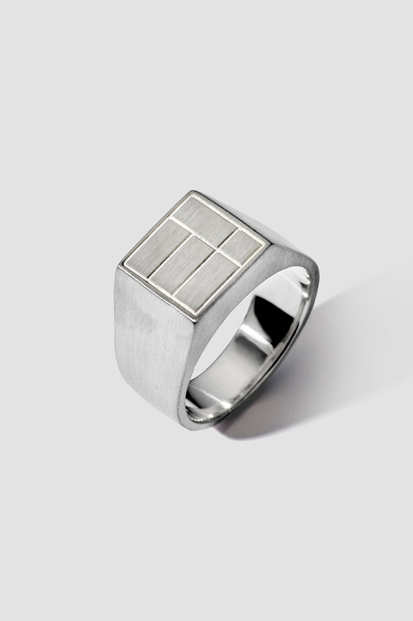 LVK Alphabet Ring 02 18K White Gold
