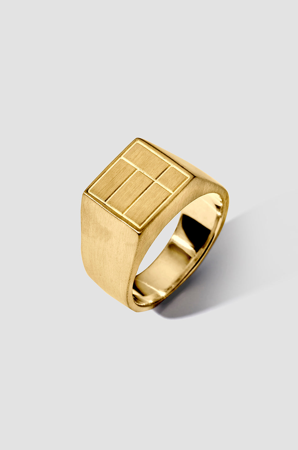 LVK Alphabet Ring 02 18K Yellow Gold